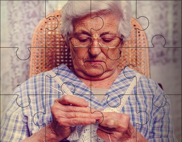 Puzle cosidora mujer cosiendo Puzzle de mujer cosiendo